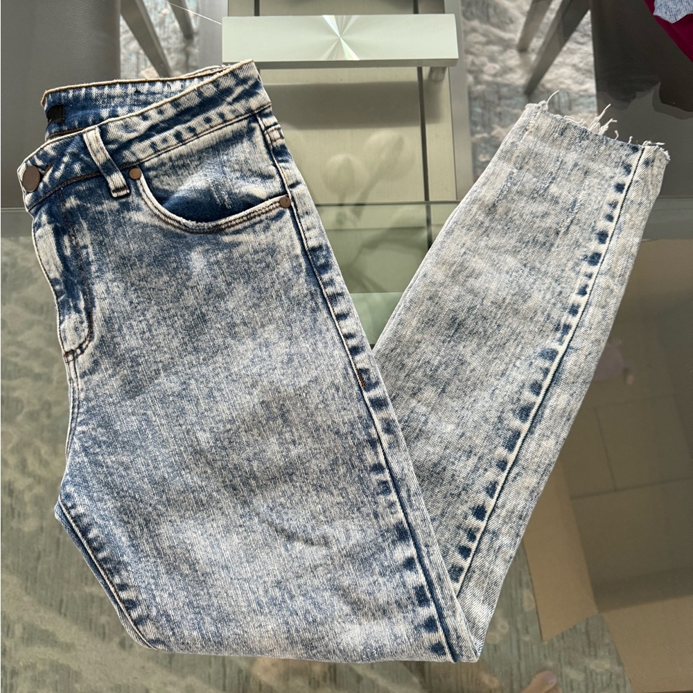 See Thru Soul Blue Acid Wash Ankle Jeans